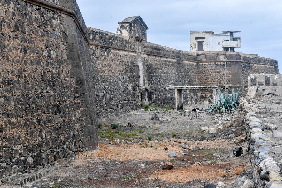 Castillo de San Francisco/Castillo del Rey, Spain